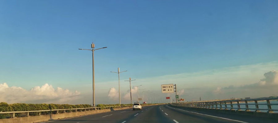 road solar light