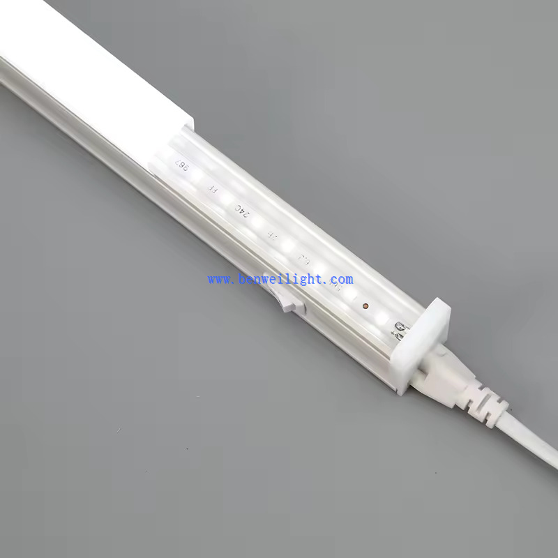 T5 Linkable Integrated LED Tube Light fixture with switch 1 T5 Linkable Integrated LED Tube Light fixture with switch 1