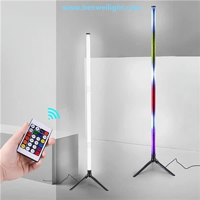 RGB kampinė grindų lempa, skirta miegamojo ir žaidimų kambario aplinkos apšvietimui